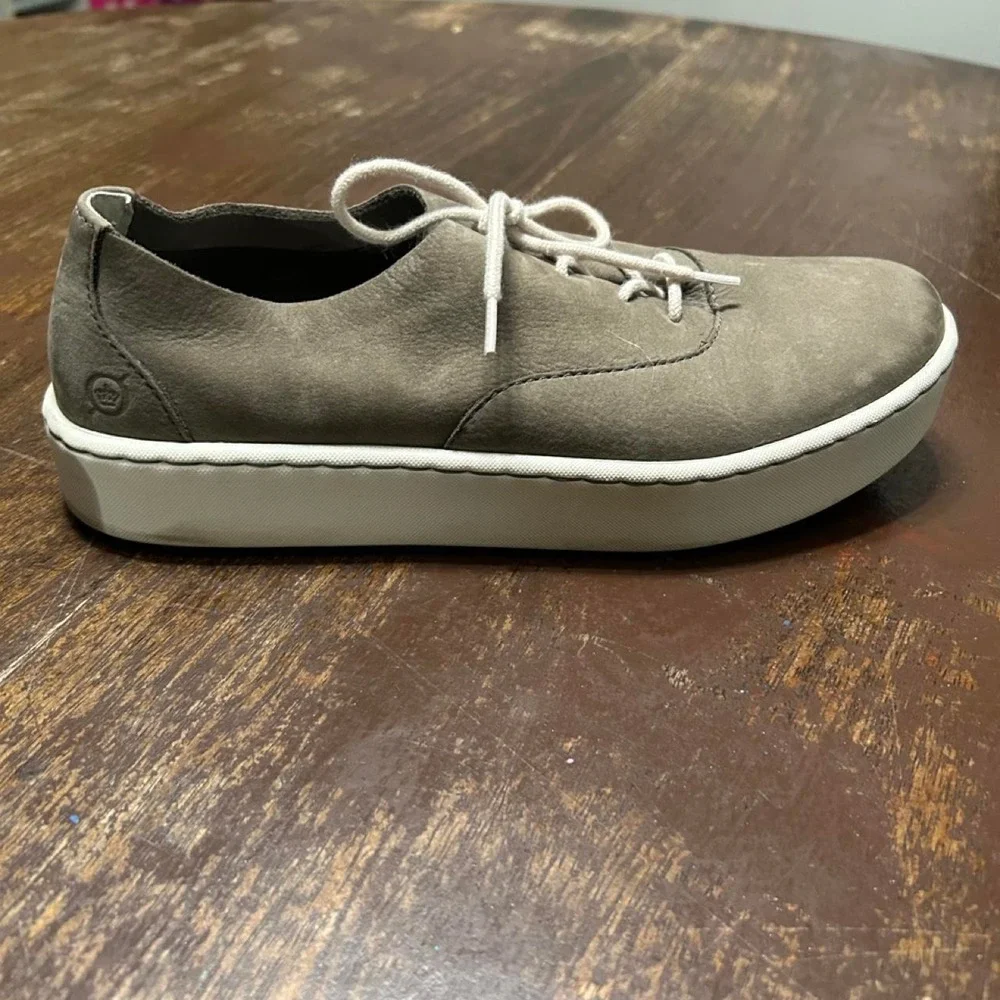 Born crafted footwear olive green size 8